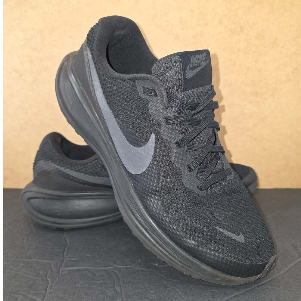 Nike Revolution 8 Women's road running sneaker in an all-black colorway Size 10